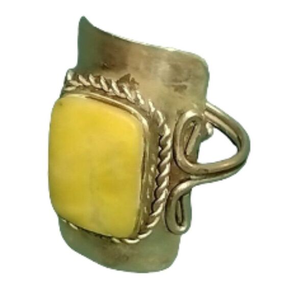 Vintage Silver Metal Ring with Square Cut Yellow Stone, in Rope Turn Setting - Picture 1 of 5